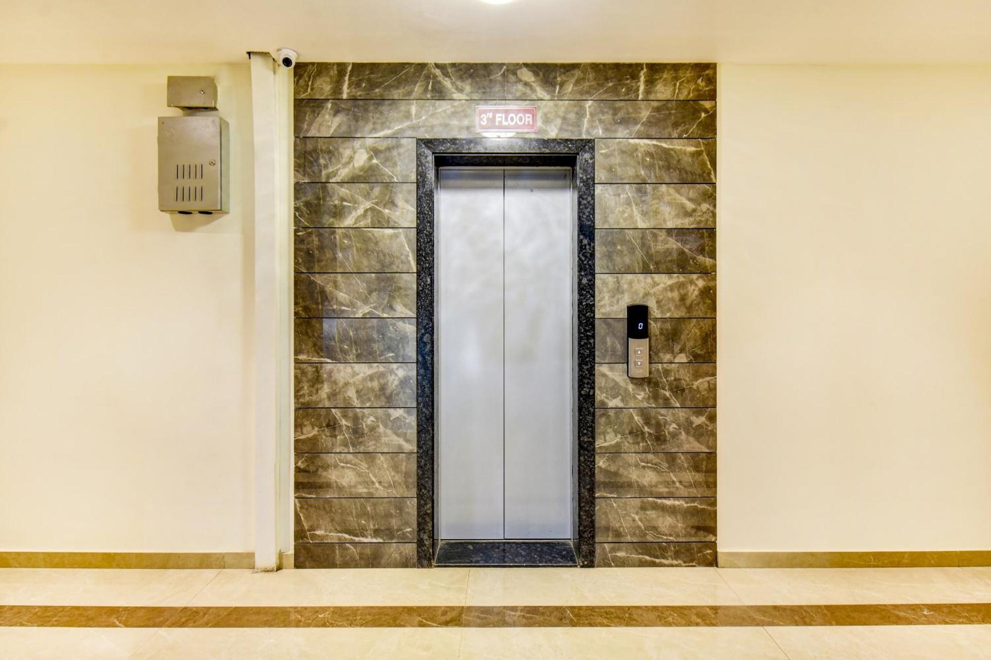 Townhouse Oak Hotel Chaitanya Executive Near Fun Time Multiplex بونة المظهر الخارجي الصورة